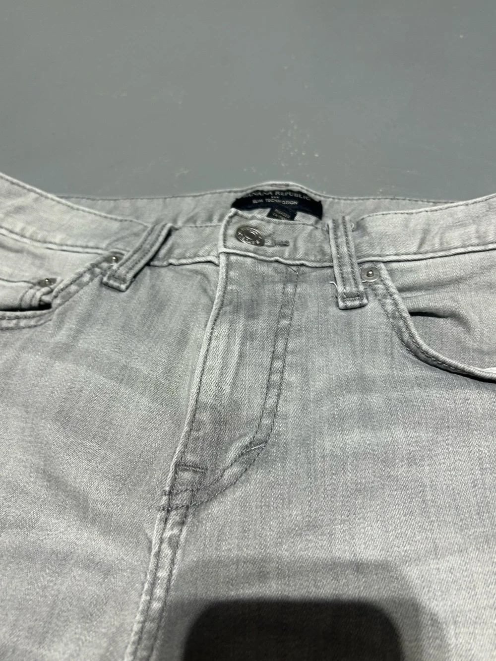 Banana Republic Slim Techmotion Gray Wash Denim Jeans (Men’s Size 30 x 30)